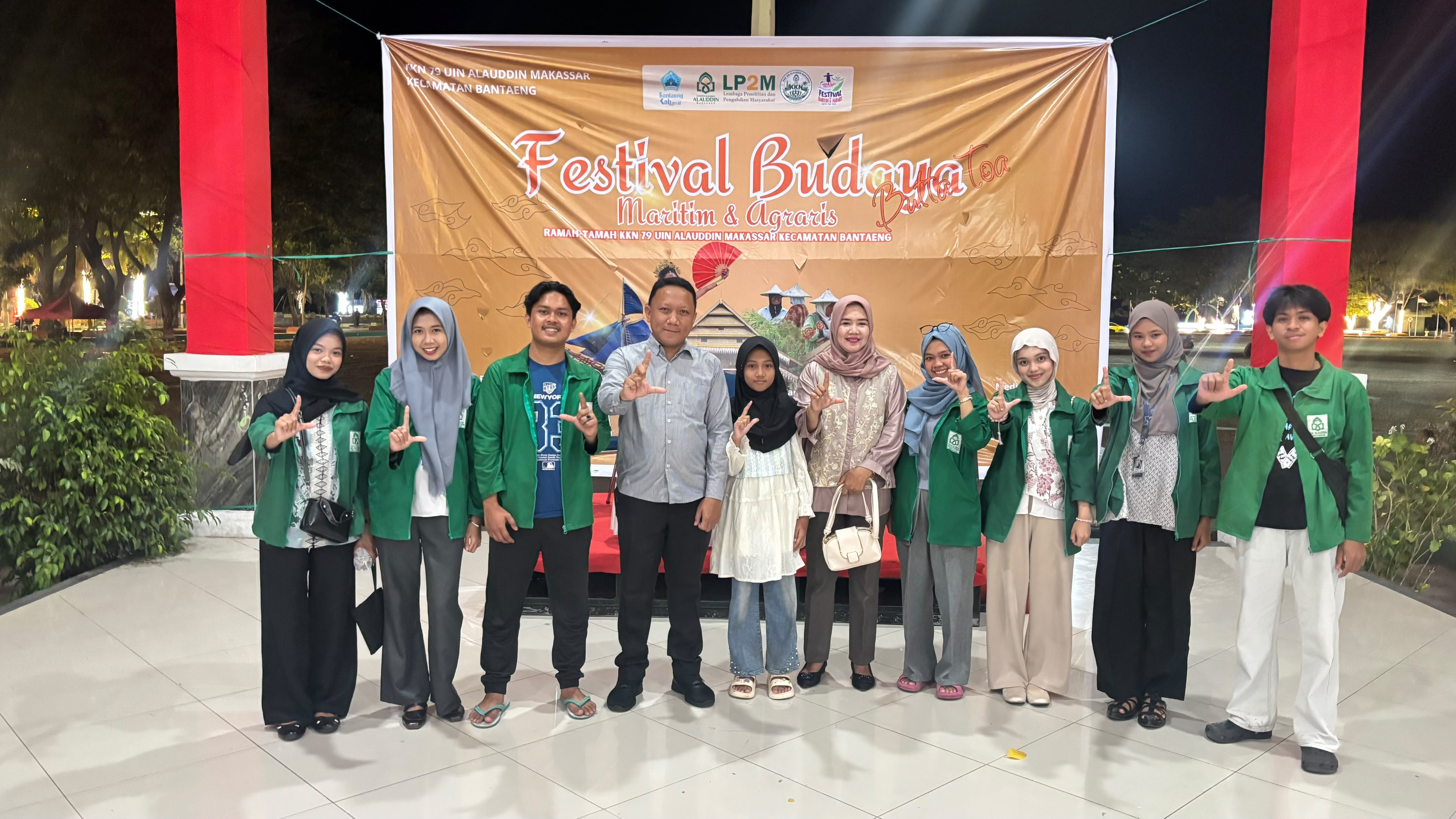 Lurah Lembang Dedy Anshari Hadiri Festival Budaya Butta Toa, Bersama Ketua TP PKK Kel Lembang dan KKN UINAM Posko 4